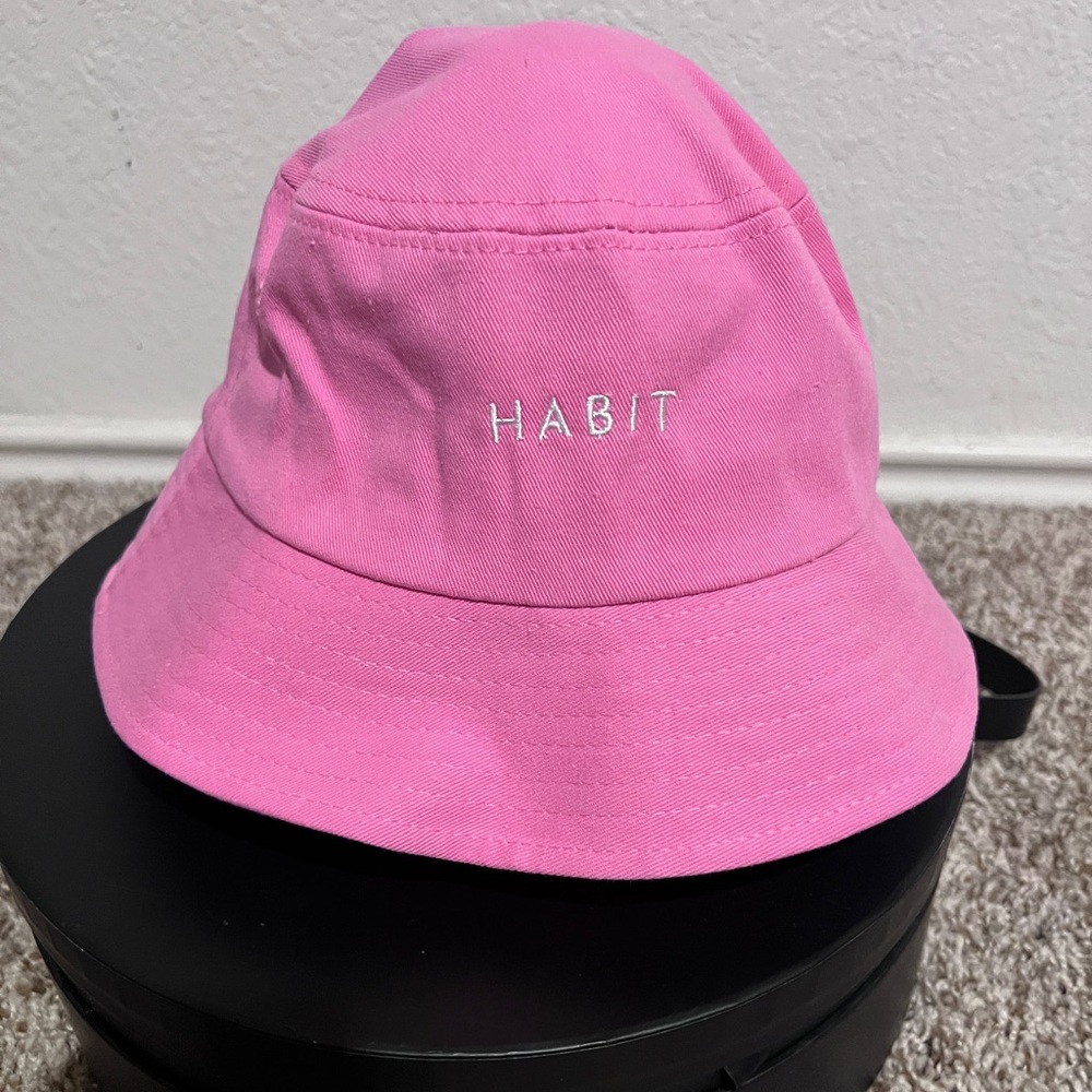 🎁Canvas pink bucket hat from Habit